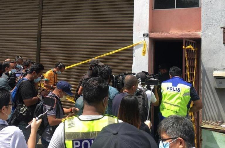 polis-serbu-sisa-kimia-cemar-sungai-selangor
